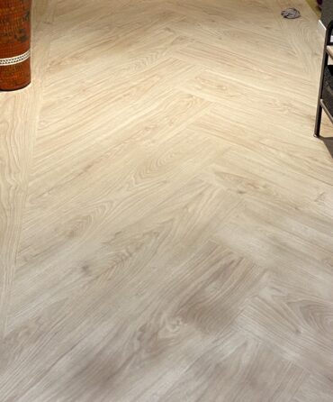 Pose collée sol LVT bâton rompu