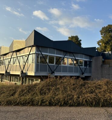 Royal Coiffure de Bouxieres aux dames